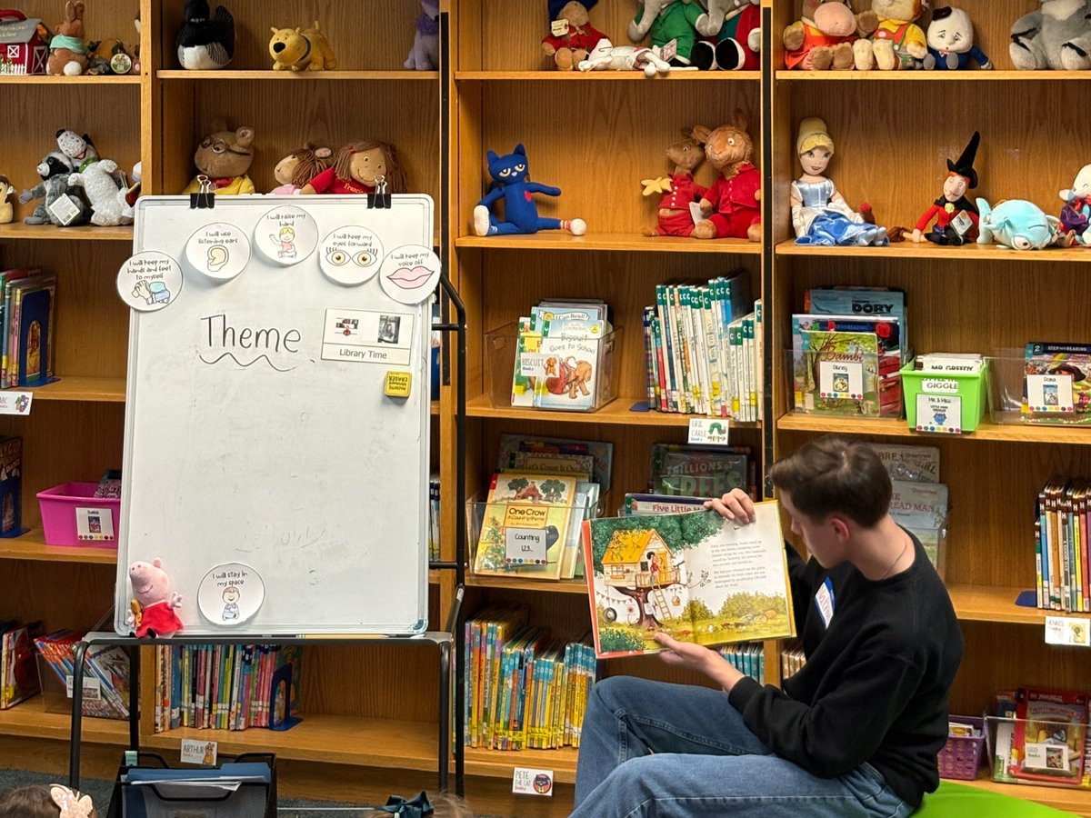 vbschools's tweet image. 📚 It’s been a great week celebrating Read Across America!

Schools across VBCPS brought books to life with guest readers and creative literacy activities. Here’s a look at how some of our schools celebrated the power of reading! 📖

#WeAreVBSchools #ReadAcrossAmericaWeek