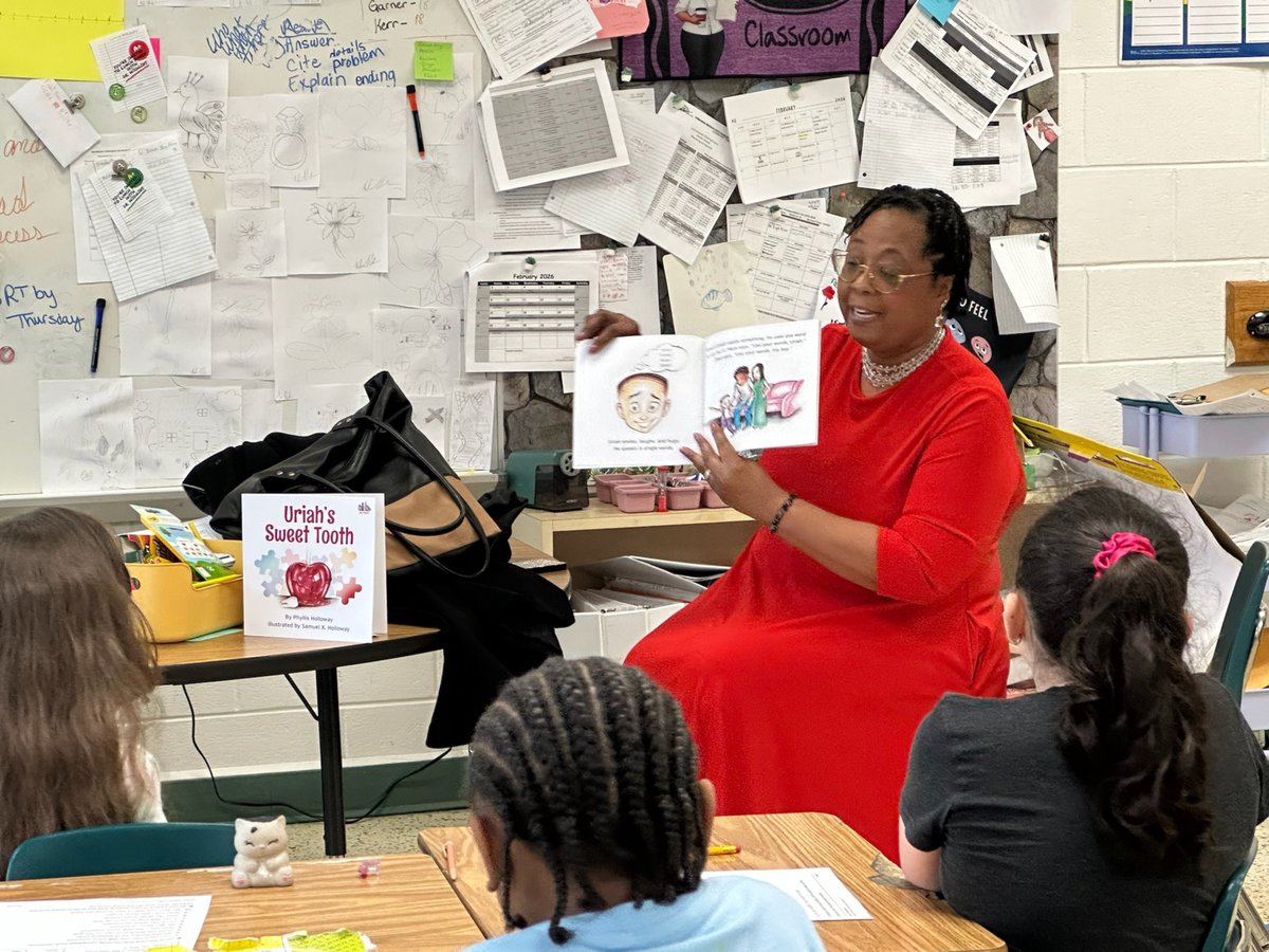 vbschools's tweet image. 📚 It’s been a great week celebrating Read Across America!

Schools across VBCPS brought books to life with guest readers and creative literacy activities. Here’s a look at how some of our schools celebrated the power of reading! 📖

#WeAreVBSchools #ReadAcrossAmericaWeek
