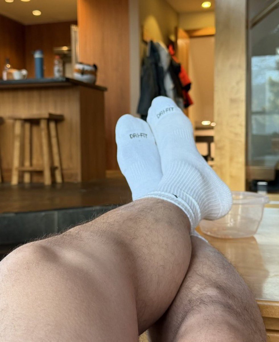 sockfetishinc's tweet photo. It’s Foot Fetish Friday!👣

The best way to celebrate is to show support within our community. Check out these newcomer’s below, all with amazing sock and feet content 🧦🦶🏼
:
@swooshsocks 
@jbur4701 
@nycsocks 
@JrsDen 

#footfetish #malefeet #whitesocks #footfetishfriday #sockfetishnation