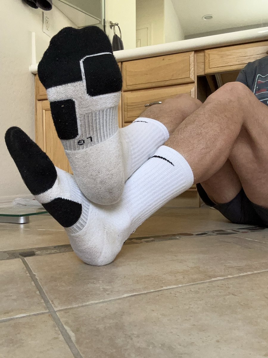 sockfetishinc's tweet photo. It’s Foot Fetish Friday!👣

The best way to celebrate is to show support within our community. Check out these newcomer’s below, all with amazing sock and feet content 🧦🦶🏼
:
@swooshsocks 
@jbur4701 
@nycsocks 
@JrsDen 

#footfetish #malefeet #whitesocks #footfetishfriday #sockfetishnation