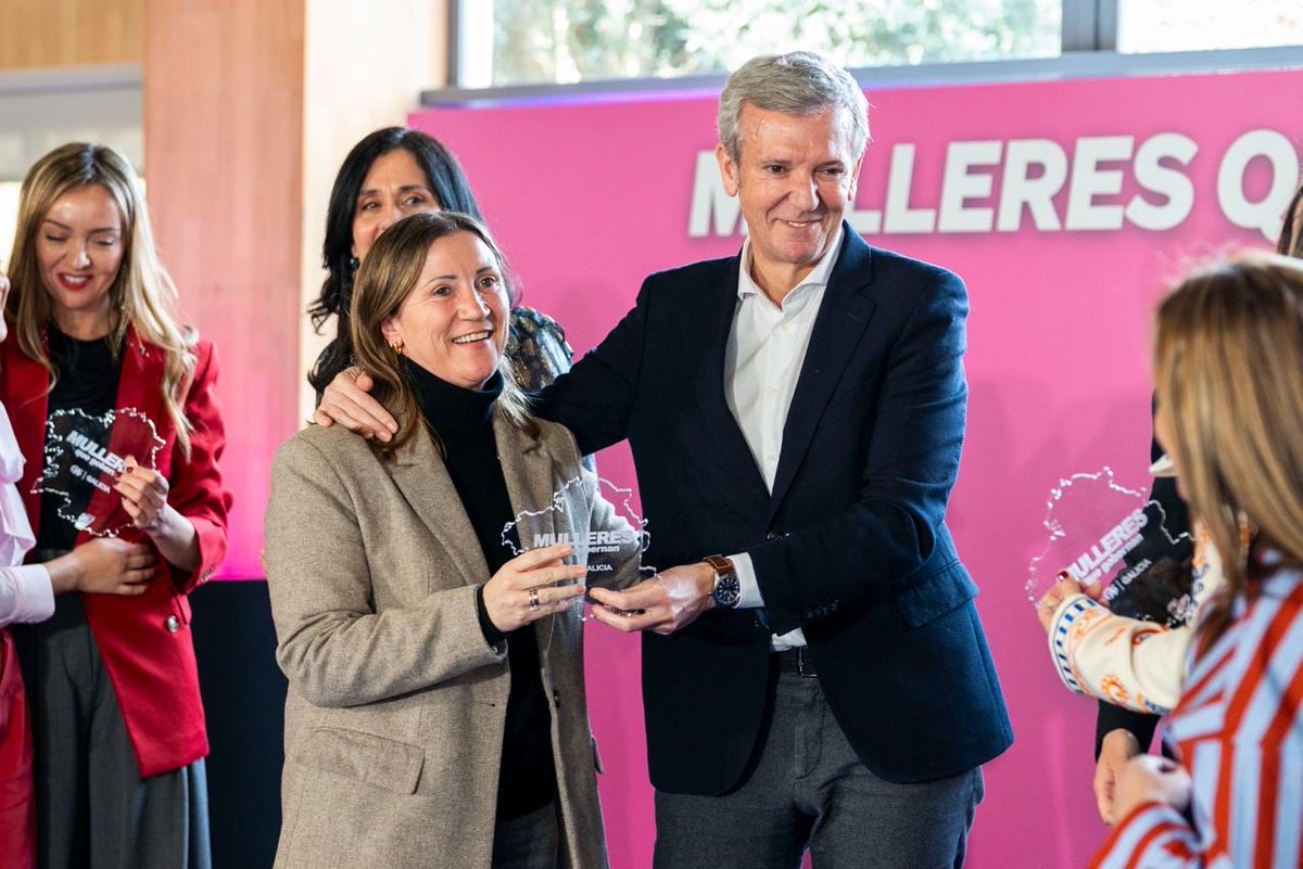 AlfonsoRuedaGal's tweet photo. No PPdeG a igualdade non é un lema: practícase todos os días. Somos o partido con máis alcaldesas de Galicia: 31, e queremos que sexan máis

Un exemplo de mulleres referentes, que gobernan, con experiencia e proxecto para seguir avanzando en igualdade real https://t.co/dw3tmk4FAT