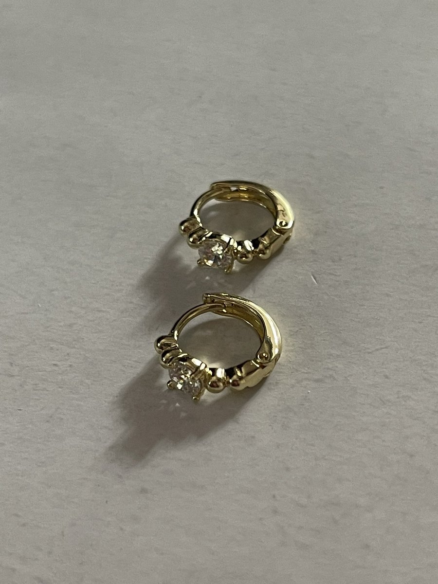 SipareeSparkles's tweet photo. Hoops
Gold or Silver? Why not both?😉
Price:2,500 Naira
Slide 2 and 4 sold out‼️
Dm to place orders!
#hooplove #goldandsilver
#everydayfabulous #accessorize
#shopnow https://t.co/Ixm1d4dhlP