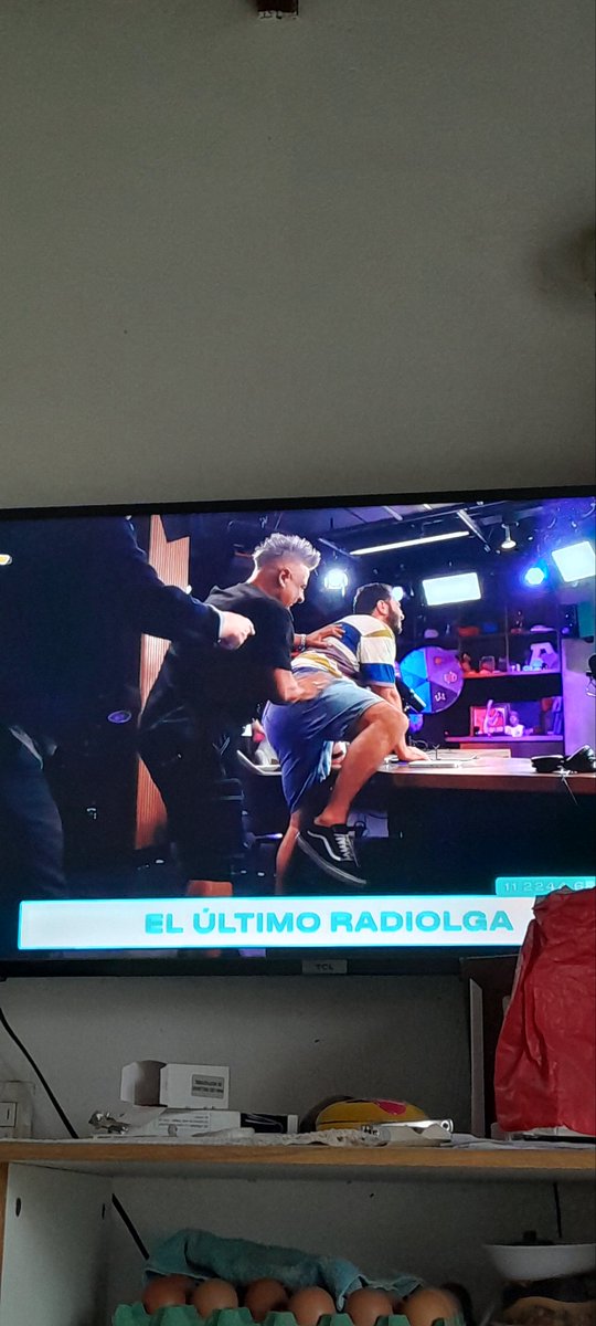katyafunes's tweet photo. Que le pasa a lucas?? #radiolga 
los amo mal https://t.co/CkV5msHg4r