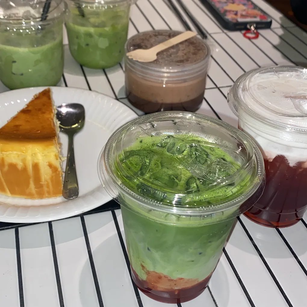 ecakdidinding's tweet photo. hang out with ma girls 🫰🏻 https://t.co/oQxelFyaam