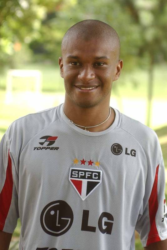 Guine ™ tweet media