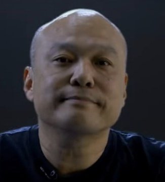 narfeyeron's tweet photo. 🔥¡NOTICIA!🔥 Koshi Nakanishi, director de Requiem, afirma haber recibido críticas por las supuestas capturas de pantalla de una conversación en la que un fan le pregunta sobre si "Leon está casado".

Probablemente haciendo alusión a Ada y sus respuestas, según él, alteradas. https://t.co/aU5Qn4Qzn2