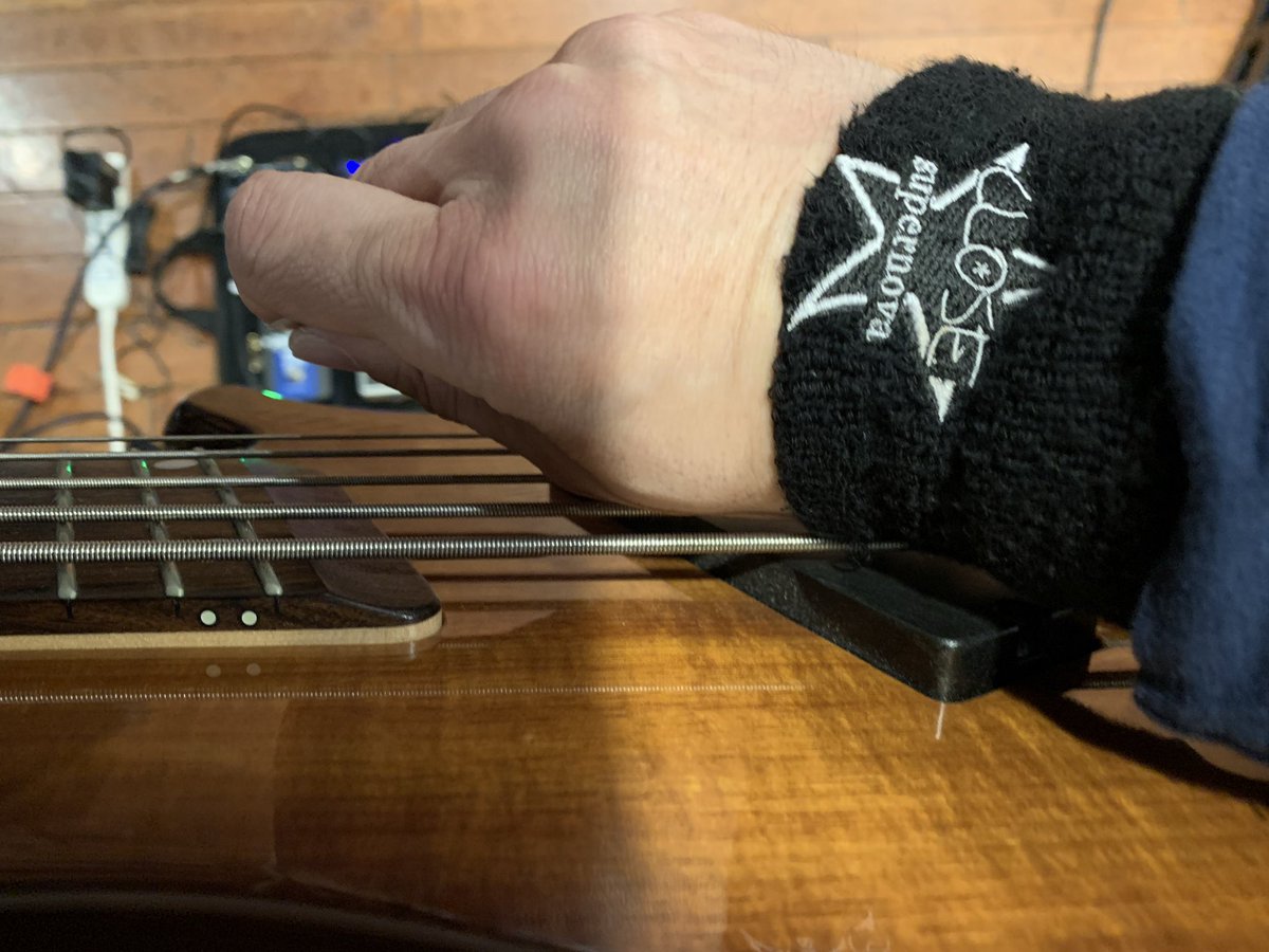 takeshi_close's tweet photo. 今夜は3/13(金)のライブに向けてのリハでしたー。ご来場お待ちしてまーす。 https://t.co/6FXicod94K