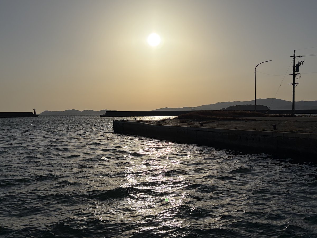 事情があって、この二日は帰省していました。スーパーマーケットに入ったら、ジャージ姿の小学生たちが買い物していたのだけど、全員外国人で英語の会話をしていた。この町も国際色豊かになったなぁ。