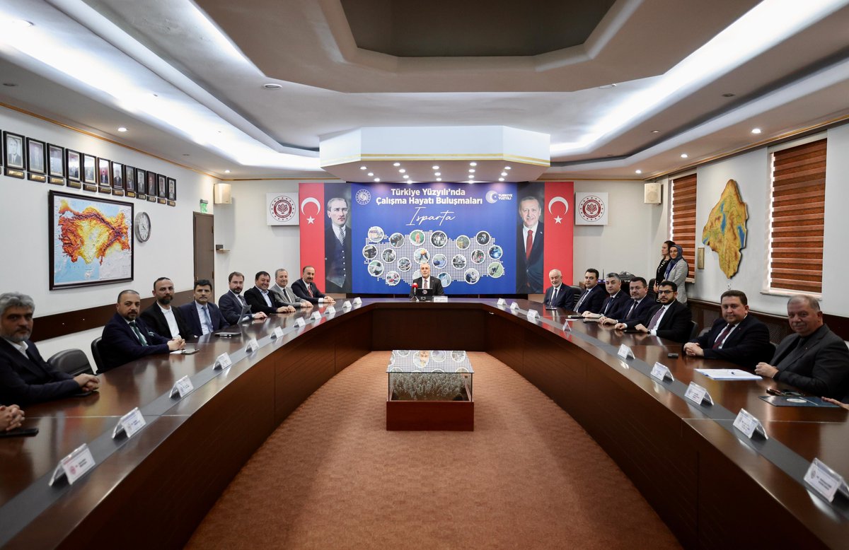 📍 Türkiye Yüzyılı'nda Çalışma Hayatı Buluşmaları 

Isparta’da iş dünyamız ve STK temsilcilerimiz ile bir araya gelerek taleplerini not aldık.🖊️ 

Politikalarımızı paydaşlarımızın görüş ve önerileriyle belirlemeye devam edeceğiz.

İstişare odaklı yaklaşımımız ve ortak akılla