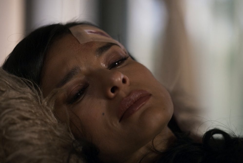 PasdeGavilanes's tweet photo. #PasiónDeGavilanes2 #PDG51 Norma cuida de Jimena en sus momentos más duros. https://t.co/hAavodKzQ8