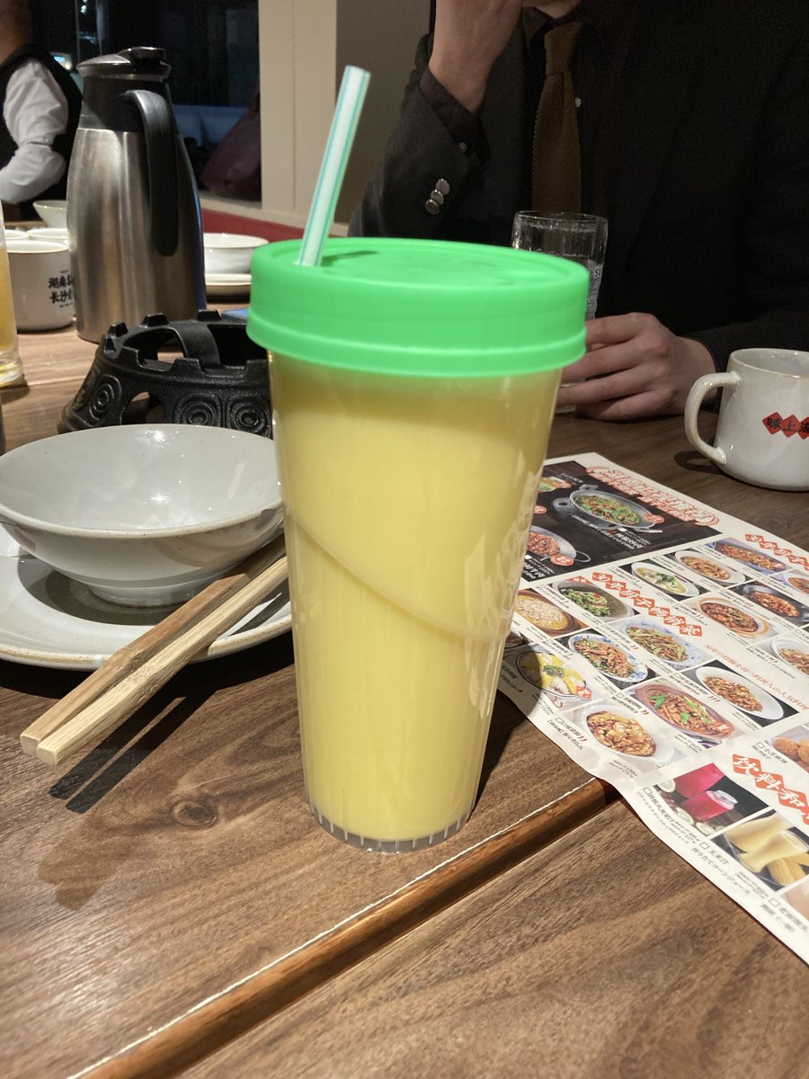 上野の味上湖南菜館。湖南料理って中国一辛いやつだよね…とビビってたけど、四川などの辛さとは違う。全部うまい！　玉米汁に感じる本場感。喫煙所でスタッフのお兄ちゃんらと仲良くおしゃべりできたのもうれしい。吉林の子がとくにフレンドリーでうれしかったです。また行く！