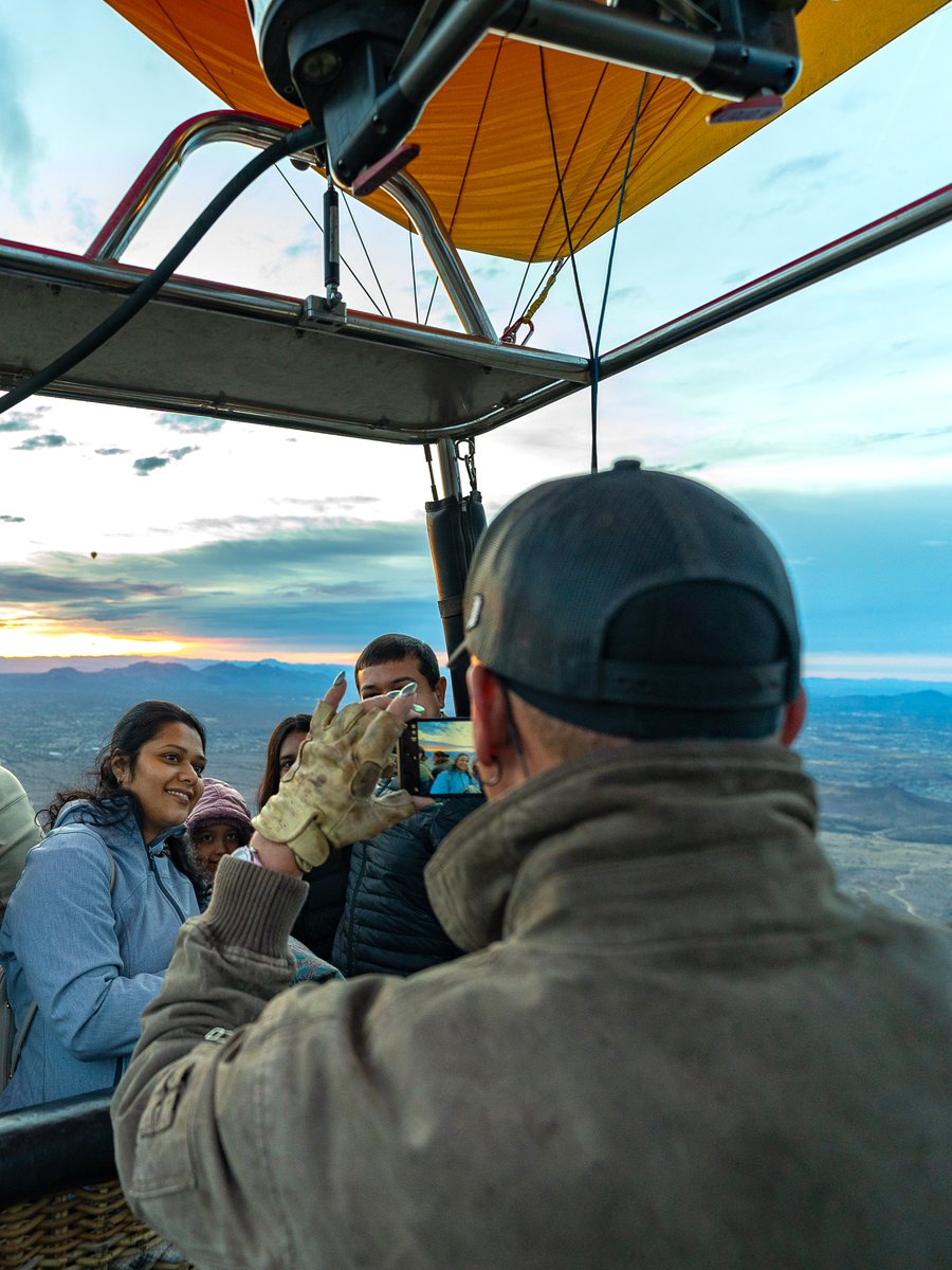BalloonsAZ's tweet photo. Our team is what makes the magic of ballooning happen ✨

From booking your reservation, to ensuring our equipment is in tip top shape, to providing a safe flight + preparing your post-flight bites - our team does it all + we're so grateful 🙏🏼

Happy Employee Appreciation Day! 👏🏼 https://t.co/8RCgZ5opZh