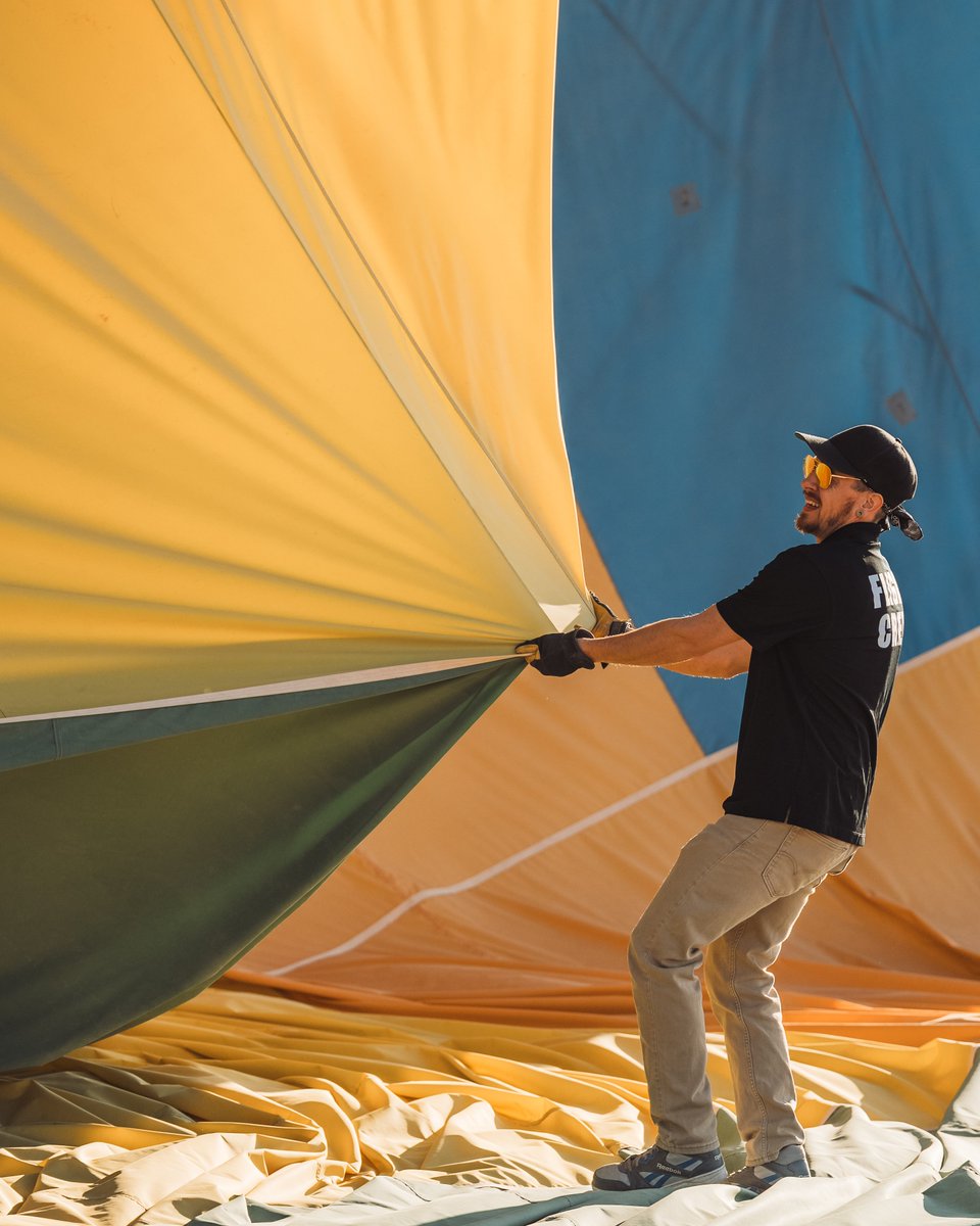 BalloonsAZ's tweet photo. Our team is what makes the magic of ballooning happen ✨

From booking your reservation, to ensuring our equipment is in tip top shape, to providing a safe flight + preparing your post-flight bites - our team does it all + we're so grateful 🙏🏼

Happy Employee Appreciation Day! 👏🏼 https://t.co/8RCgZ5opZh