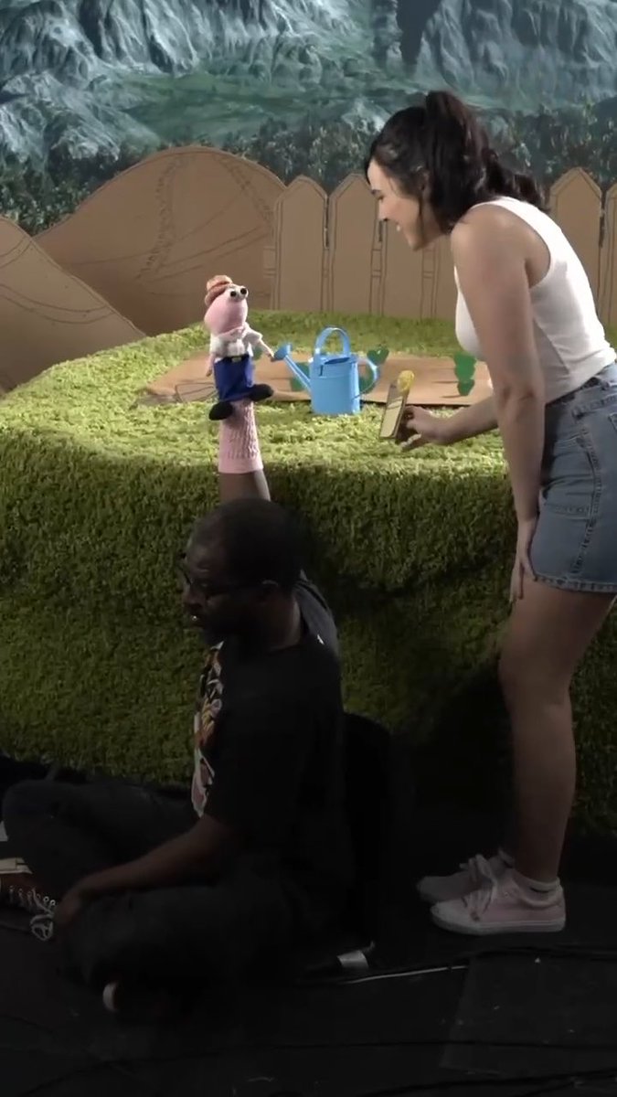 Behind The Scenes Pics That Look Like Shitposts tweet media