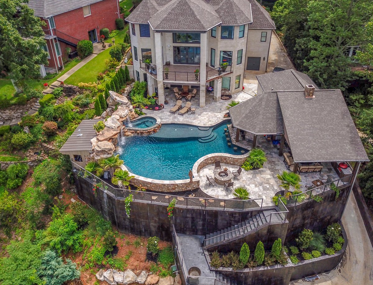 lucaslagoons's tweet photo. We build pools all across the United States. This project is in Muscle Shoals, Alabama. This pool came with many challenges, the biggest being built 65 feet above Wilson Lake.

#insanepools #lucaslagoons #poolbuilder #alabama #muscleshoals https://t.co/4f3c2lgu9J