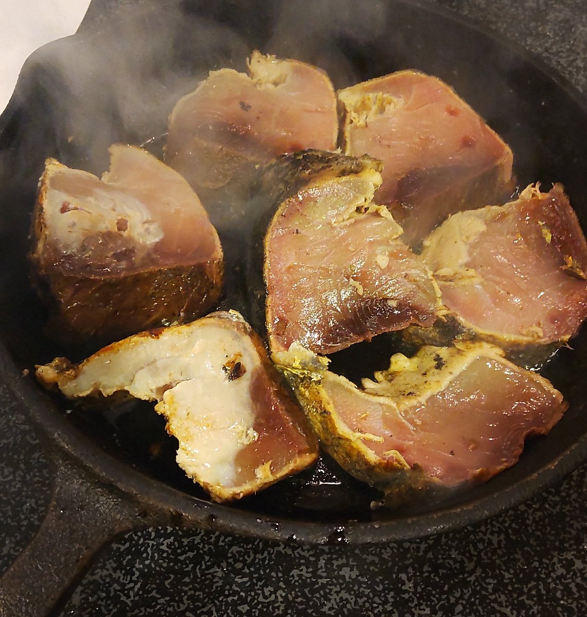 鉄スキレットの、真の力が目覚める...( ˇωˇ )
#低温熟成カツオステーキ 