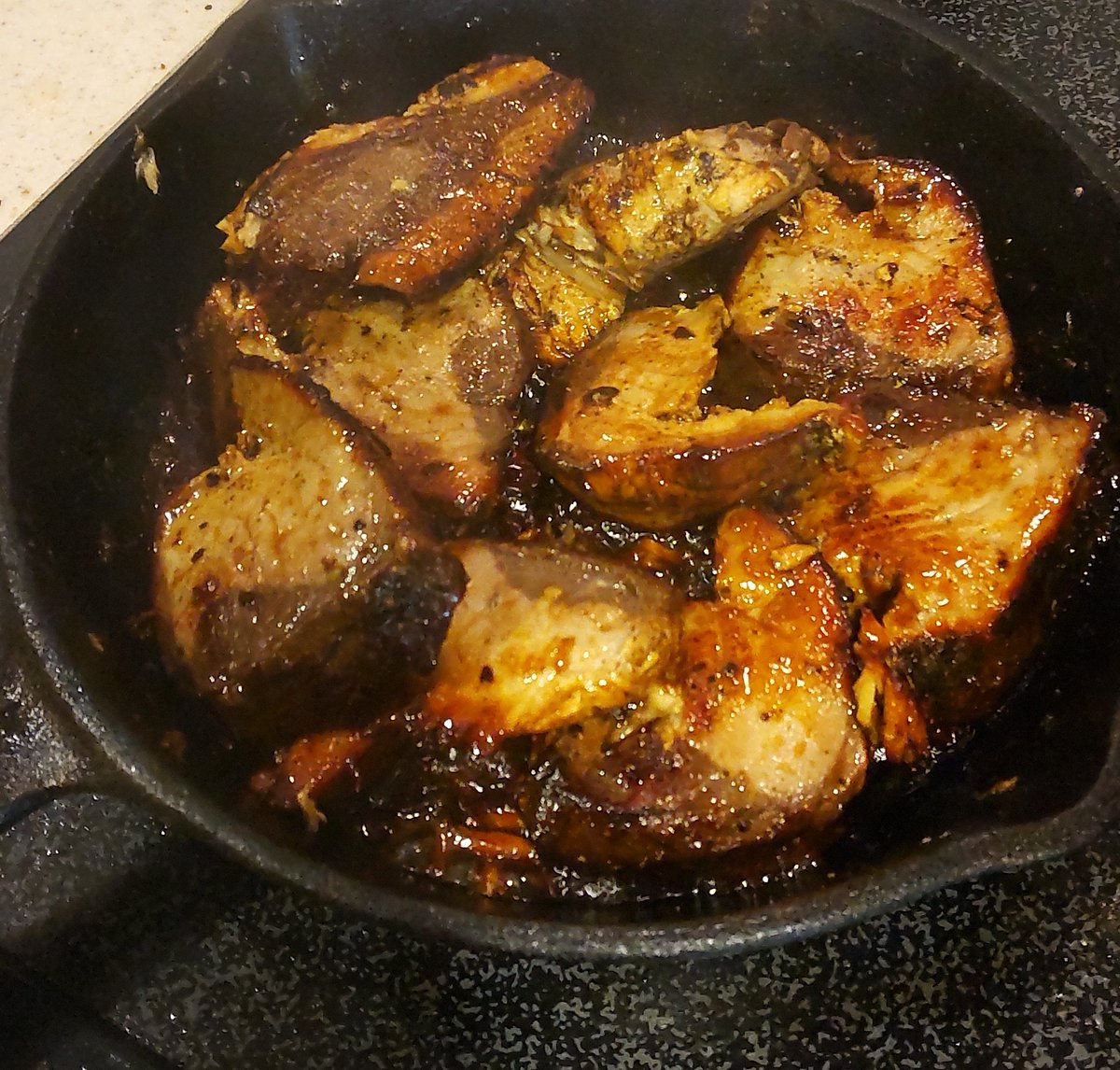 鉄スキレットの、真の力が目覚める...( ˇωˇ )
#低温熟成カツオステーキ 