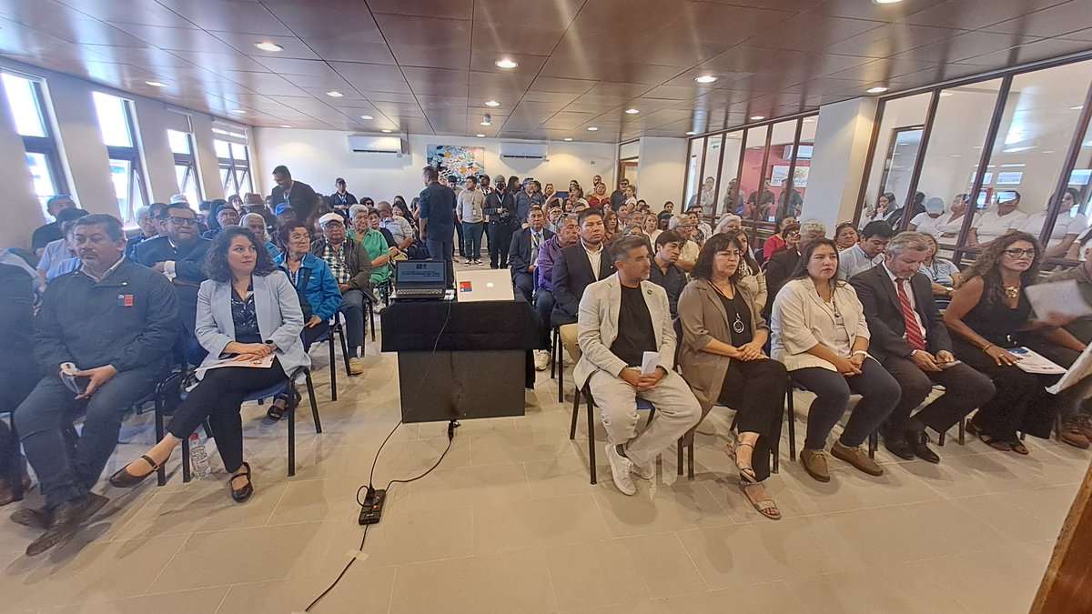 minvutarapaca's tweet photo. En Pozo Almonte se realiza la entrega oficial ELEAM, para 70 personas adultos mayores. Obra financiada por #MINVU construida por #SERVIU y con una inversión de $5 mil millones y que administra @SENAMAGOB Ministra de Mideso Javiera Toro inauguró la obra. https://t.co/Qlx90z9NPl
