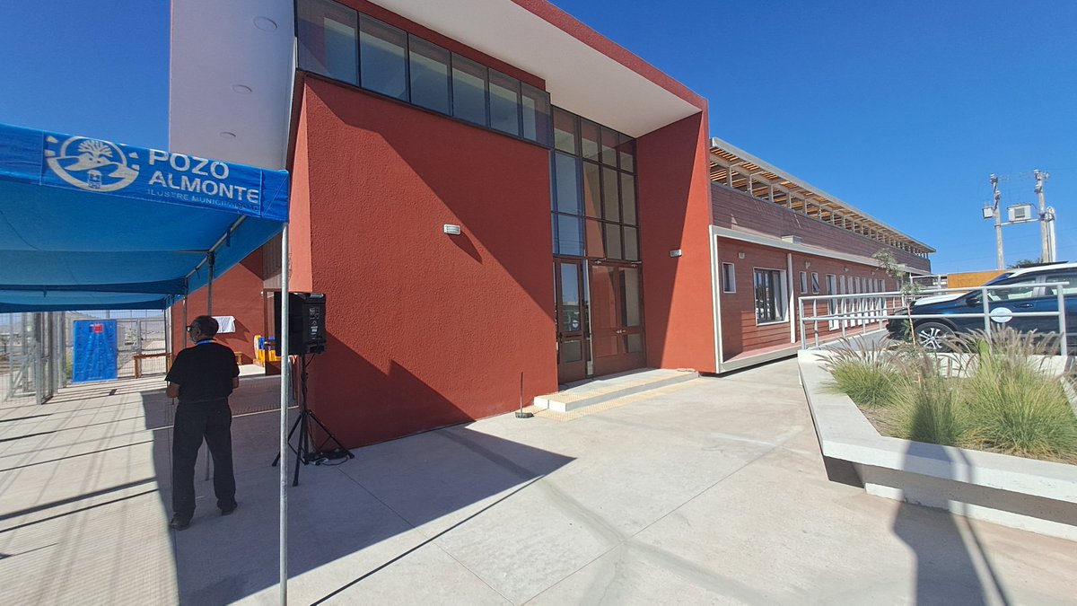 minvutarapaca's tweet photo. En Pozo Almonte se realiza la entrega oficial ELEAM, para 70 personas adultos mayores. Obra financiada por #MINVU construida por #SERVIU y con una inversión de $5 mil millones y que administra @SENAMAGOB Ministra de Mideso Javiera Toro inauguró la obra. https://t.co/Qlx90z9NPl