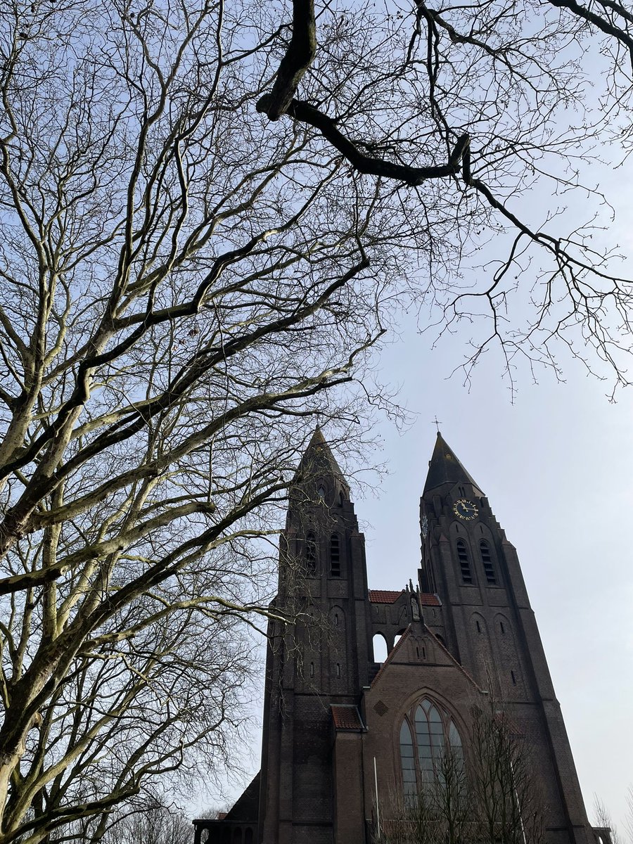 voshans's tweet photo. Pieken… 

#Laren #Netherlands 
#Brink #SintJansBasiliek

Vrijdag 6 maart 2026, 11.17 uur

#VandaagGemaakt 

#fotografie #photography #lente
#travel #travelphotography #spring 
#dorp #village #basiliek #basilica https://t.co/IiqzsiWCgX
