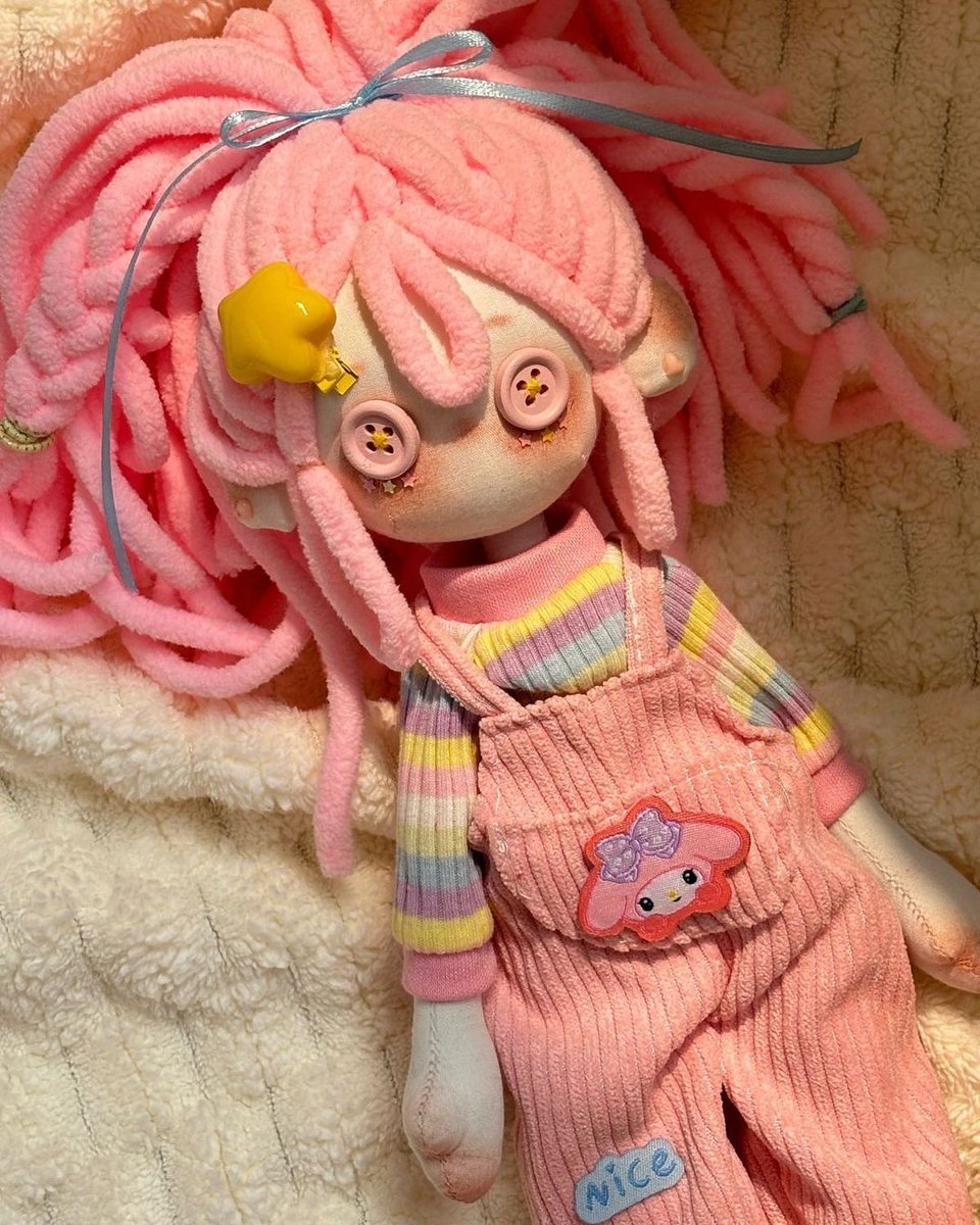 Artists will teach themselves how to draw Ragatha’s hair in a heartbeat but swear they can’t draw locs

This is why I get mad when ppl say they can’t find any other loc hairstyles. Yall don’t see it on the PEOPLE but will see it on dolls like these &amp; swear it’s straight hair