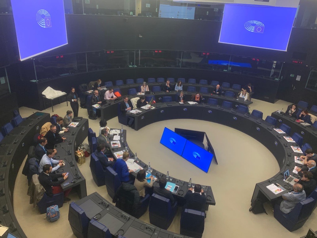 PEStrasbourg's tweet photo. Le @CHRUStrasbourg et le service Santé et autonomie de @strasbourg réunissent des experts européens aujourd'hui au Parlement européen à Strasbourg. Ils partagent leurs expériences dans le but d'améliorer la prévention et la couverture vaccinale contre le papillomavirus en France. https://t.co/BGj7Vumwoq