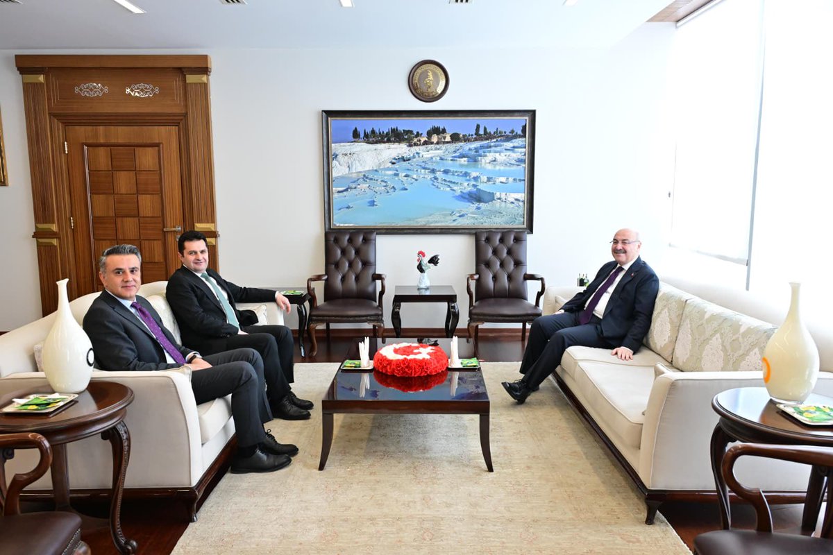 📍Denizli Valiliği

Mesleki ve Teknik Eğitim Genel Müdürümüz Salih Kaygusuz, Denizli programı kapsamında Denizli Valisi Sayın Yavuz Selim Köşger’i makamında ziyaret etti.

Ziyarette, Denizli’de yürütülen mesleki ve teknik eğitim faaliyetleri ile eğitim–üretim ilişkisinin