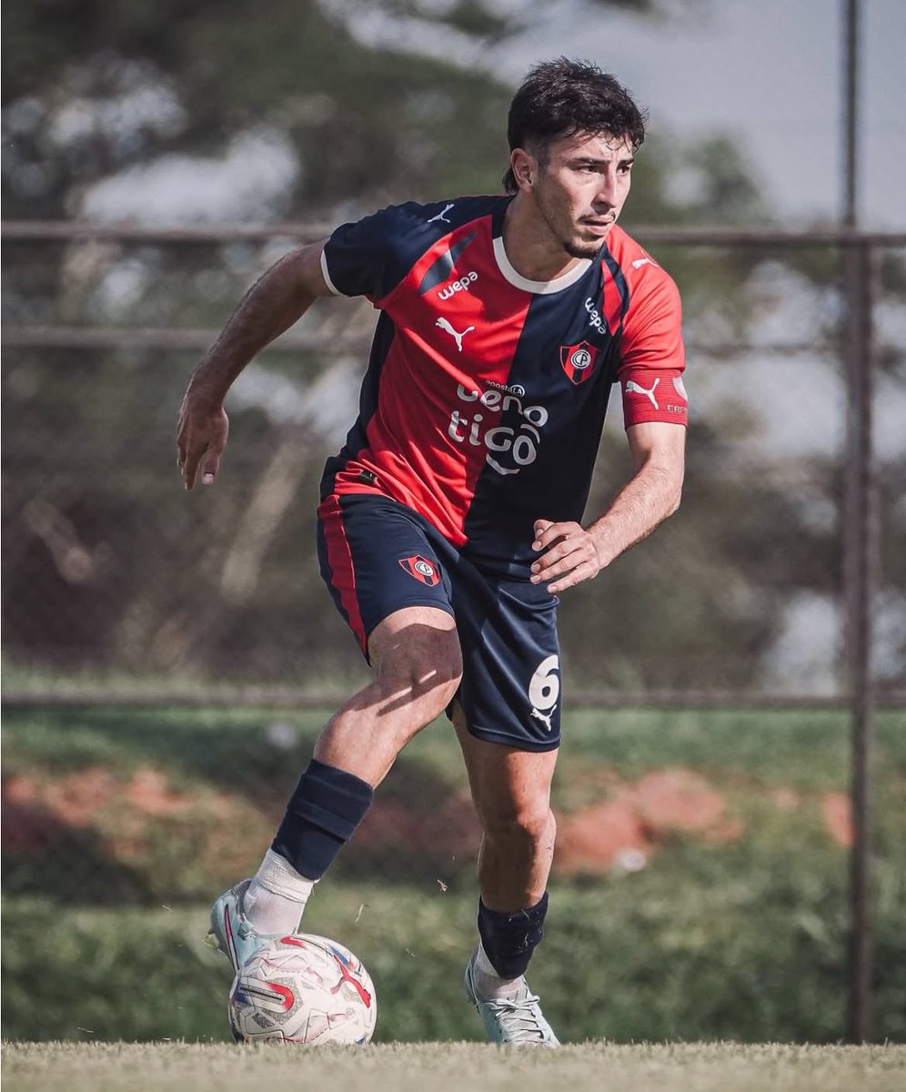 izquierdo010's tweet image. César Bobadilla (19 años), volante central y capitán de la Reserva, está para debutar mañana con la camiseta de Cerro Porteño.

El medio que entrenó ayer fue con:
Robert Piris Da Motta
César Bobadilla 
Fabrizio Peralta

Hoy se define todo. 

@ABCDeportes - @ABCCardinal
