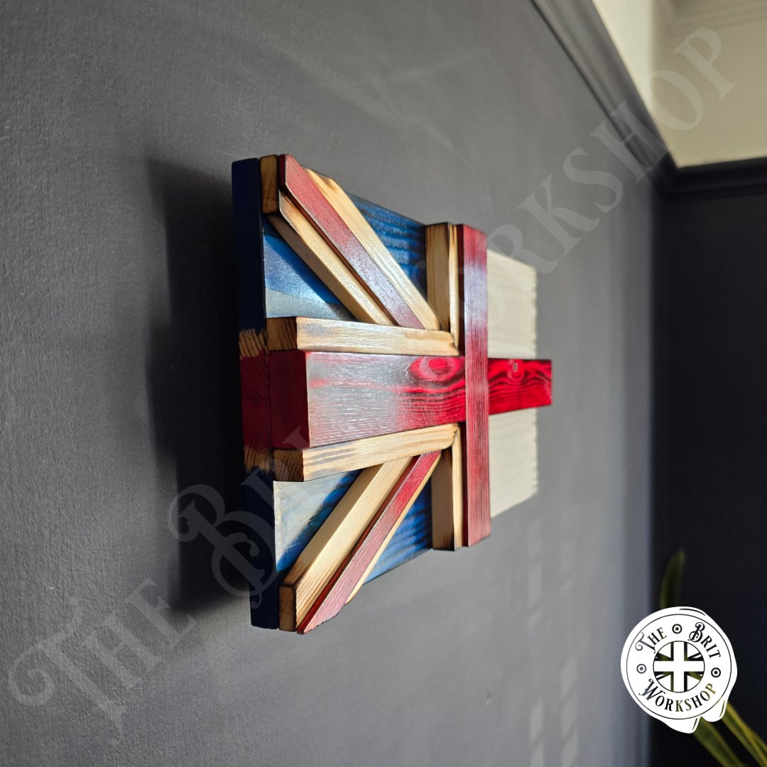 TheBritWorkshop's tweet photo. New in store, Half British Half English 3D wooden flags, for those who are proud to be British and English 🇬🇧🏴󠁧󠁢󠁥󠁮󠁧󠁿 https://t.co/SQD8etECnT