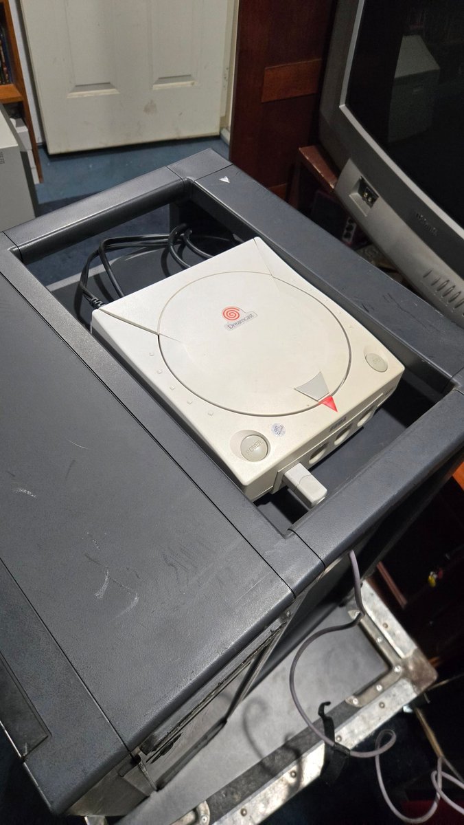 retro_tech_usa tweet media