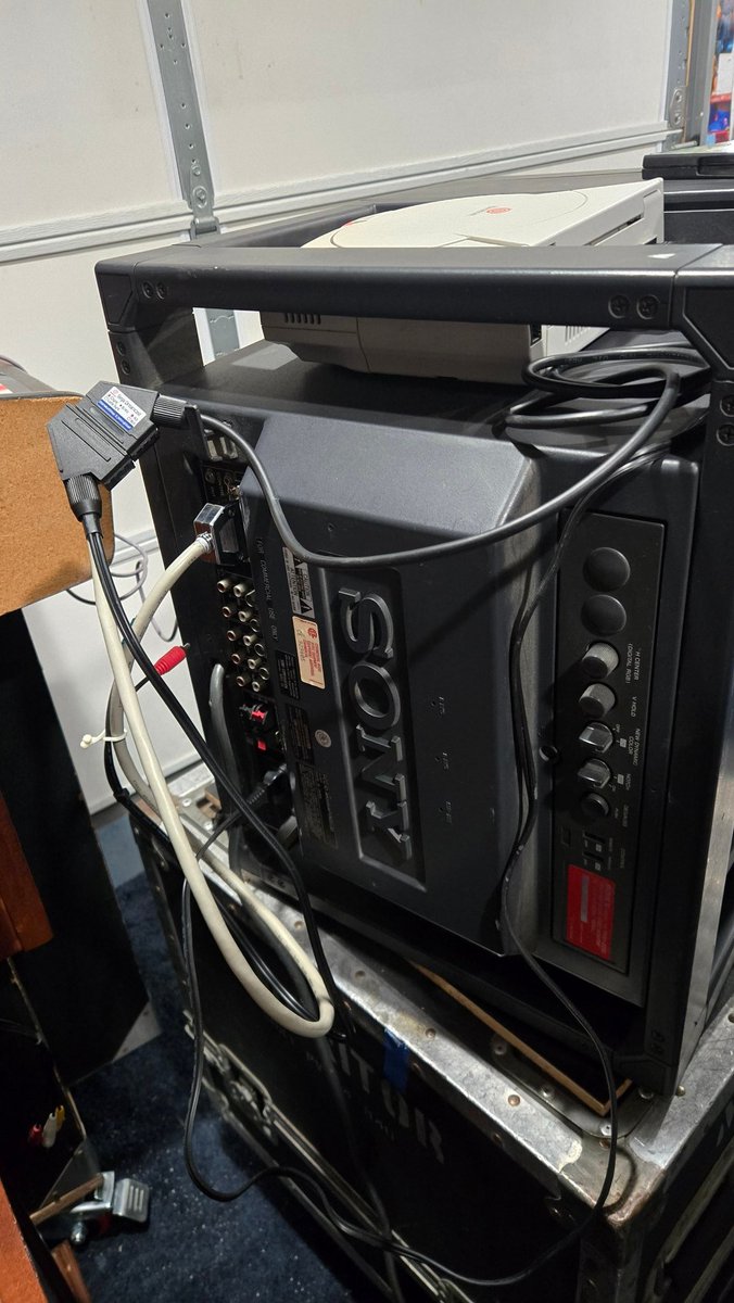 retro_tech_usa tweet media