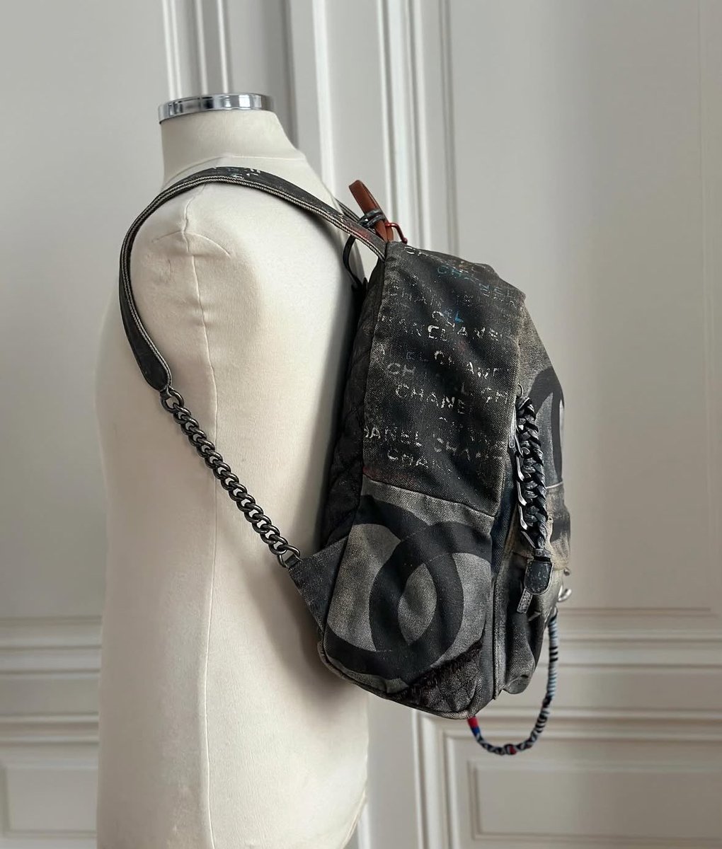 Shtreetwear's tweet photo. Chanel Graffitti Backpack by Karl Lagerfeld https://t.co/Gk9sP5eI1a