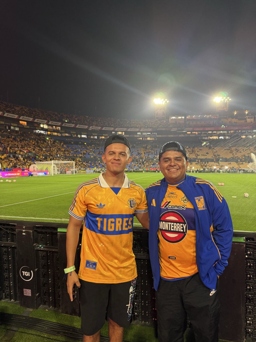 C O L O 🇨🇴🐯 tweet media