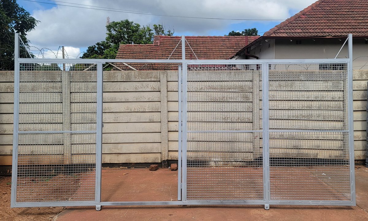 MusikaExpress's tweet photo. Classy up👏 

Upgrade from the ordinary double leafy gate to our classy gates for your Farm.

Starting from $350 for a 4 m Sliding Gate. 

WhatsApp Musika Express on 0719454687

#TakashingaNekurima 
#DreamItPossible https://t.co/xjpqWCgRLr