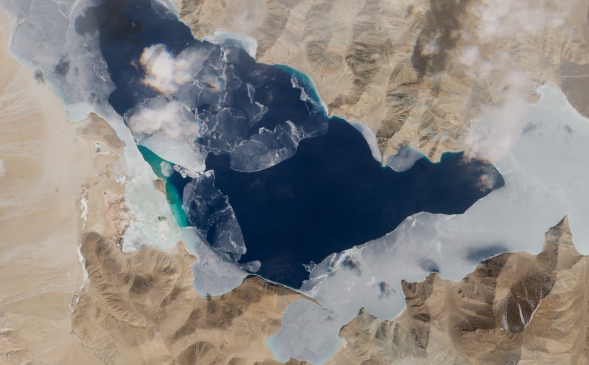 March 5-6, 2026 🌡️

Large parts of Pangong Tso are already ice-free due to an almost non-existent winter &amp; much warmer spring. Such instances of improper freezing of the lake are increasing this decade.

Leh (3500m): 15.8°C [10°C+ over normal]
Khaltse (3000m): 20.7°C
Garkhone