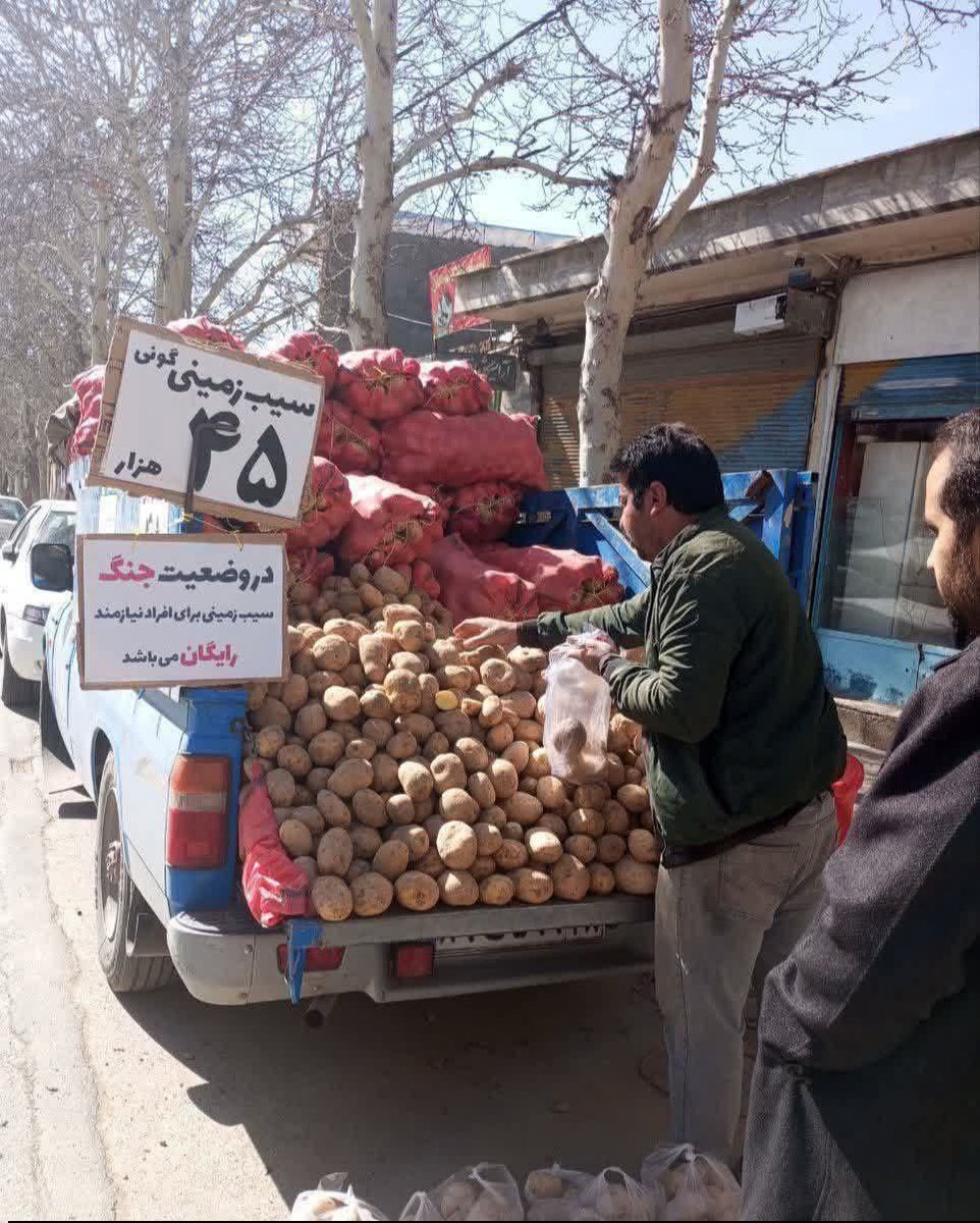 بهذا الشعب ننتصر ✌️🇮🇷

بائع البطاطس كتب "في زمن الحرب البطاطس مجانية للفقراء"