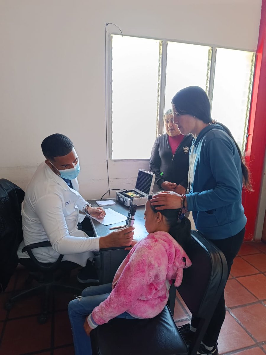 cubacooperaven's tweet photo. 📍 Cabimbú, Mcpio. Urdaneta | ¡Llevando salud a lo más alto de #Trujillo! ⛰️ Los Dres. Eddie Peralta (Oftalmología) y Andy García Pedroso protagonizaron una jornada médica en lo más intrincado de la montaña. 🇨🇺🇻🇪 ¡Donde el pueblo nos necesite, ahí estaremos!
#CubaCoopera https://t.co/y8yVlsA9uh