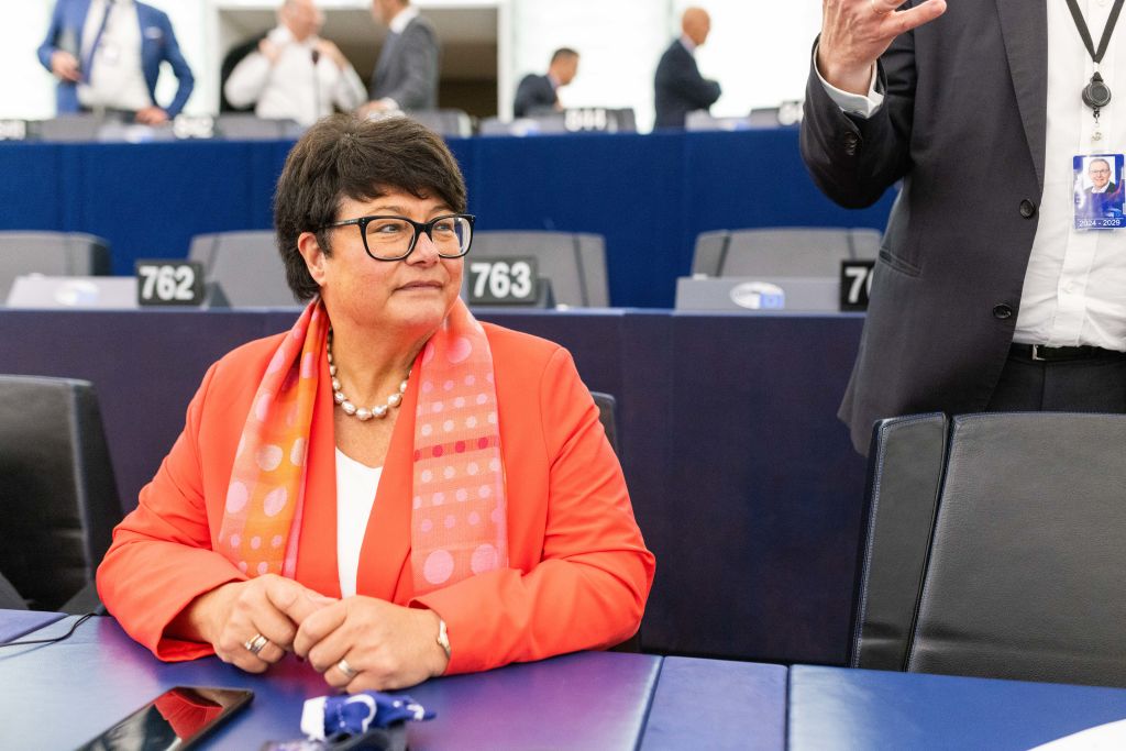 Euractiv's tweet photo. EXCLUSIVE: MEPs held secret talks on improving their perks https://t.co/GmVEwFy8z2 https://t.co/qGkuQYppXy