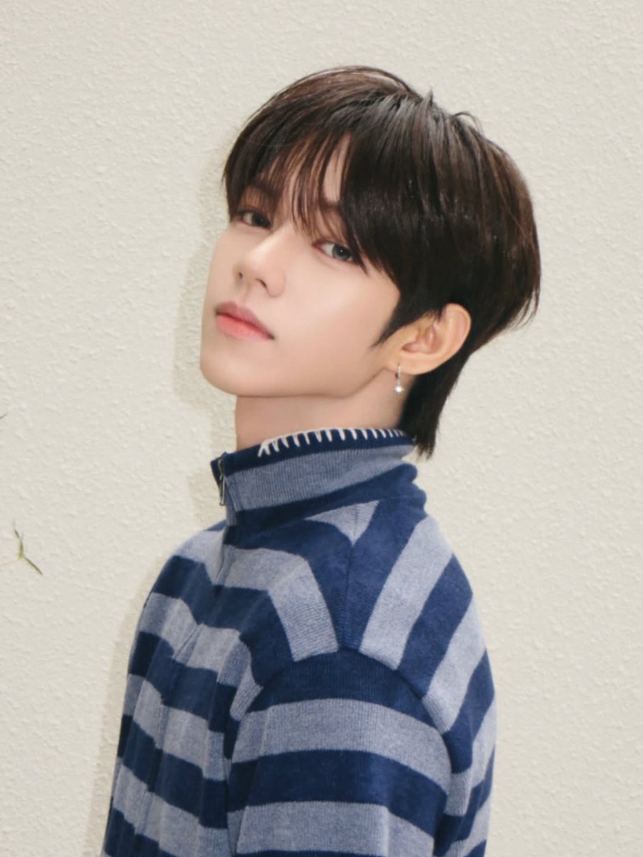 [PIC] 260305 AHOF Instagram Update with JL 

"💙"

#제이엘 #JL 
#아홉 #AHOF