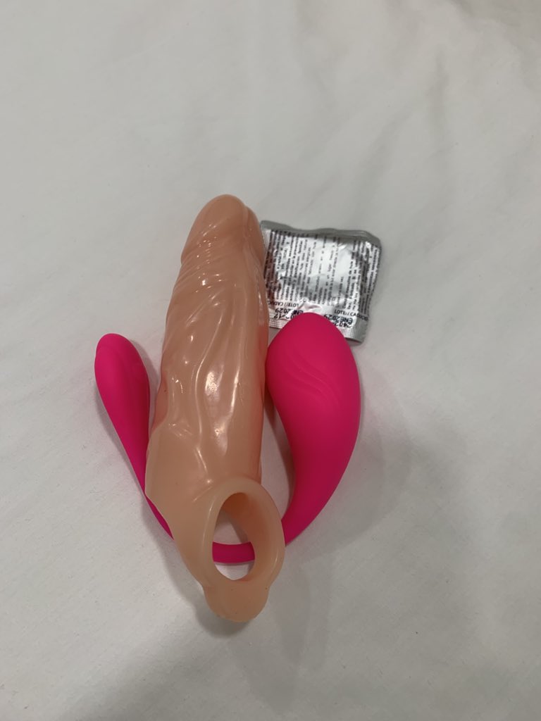 2317Parejasw's tweet photo. Ayer fuimos a una sex shop que está en Paraíso que se llama Libido o algo así y compramos el kit para hoy, quiero por la noche quizá (si antes no me gana la calentura o el alcohol 😬) hacer una transmisión en vivo https://t.co/GZn8S18Z9C