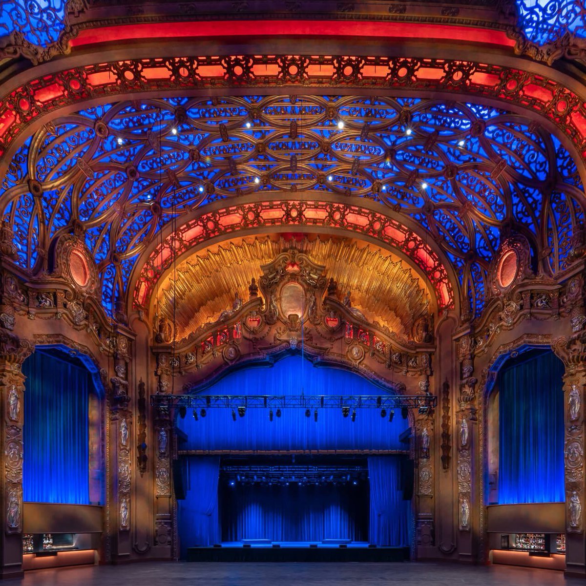 EdithCa03976980's tweet photo. 🎤 CUARTO AZUL WORLD TOUR
🏟️ Brooklin Paramount
📍 Brooklin (NY) 
🗓️ Nov 27, 2026 https://t.co/irfoqJYNYD