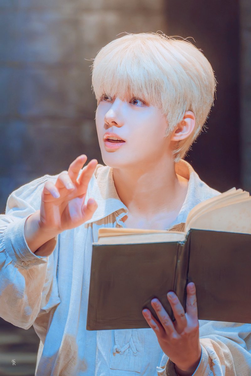 토요 tweet media
