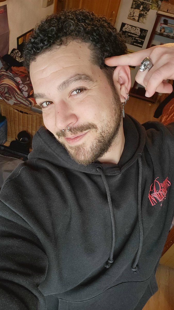 rodritmos's tweet photo. Después de haber sufrido bullying en su momento por tener el pelo rizado, hoy puedo decir que estoy feliz y agusto con mis Rizos 😻🤘 https://t.co/UGlj4aj2hf
