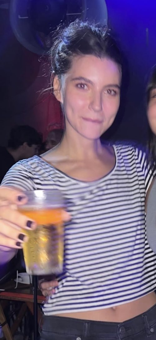 guillenvsky's tweet photo. fico triste em saber que nunca vou sentar num boteco com alanis e gabriela pra tomar uns goró https://t.co/MiFM96tBvJ