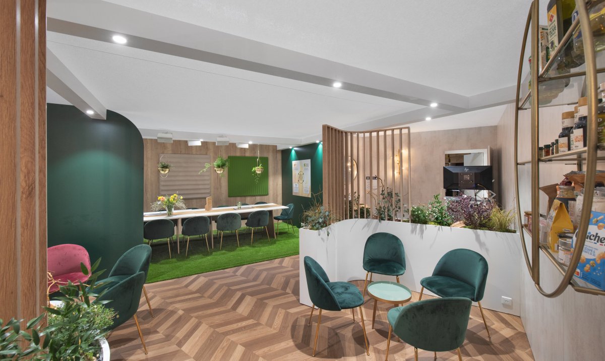 R2 Stand & Event tweet media