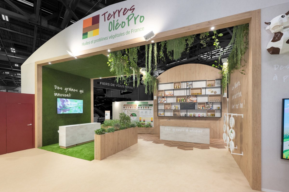 R2 Stand & Event tweet media