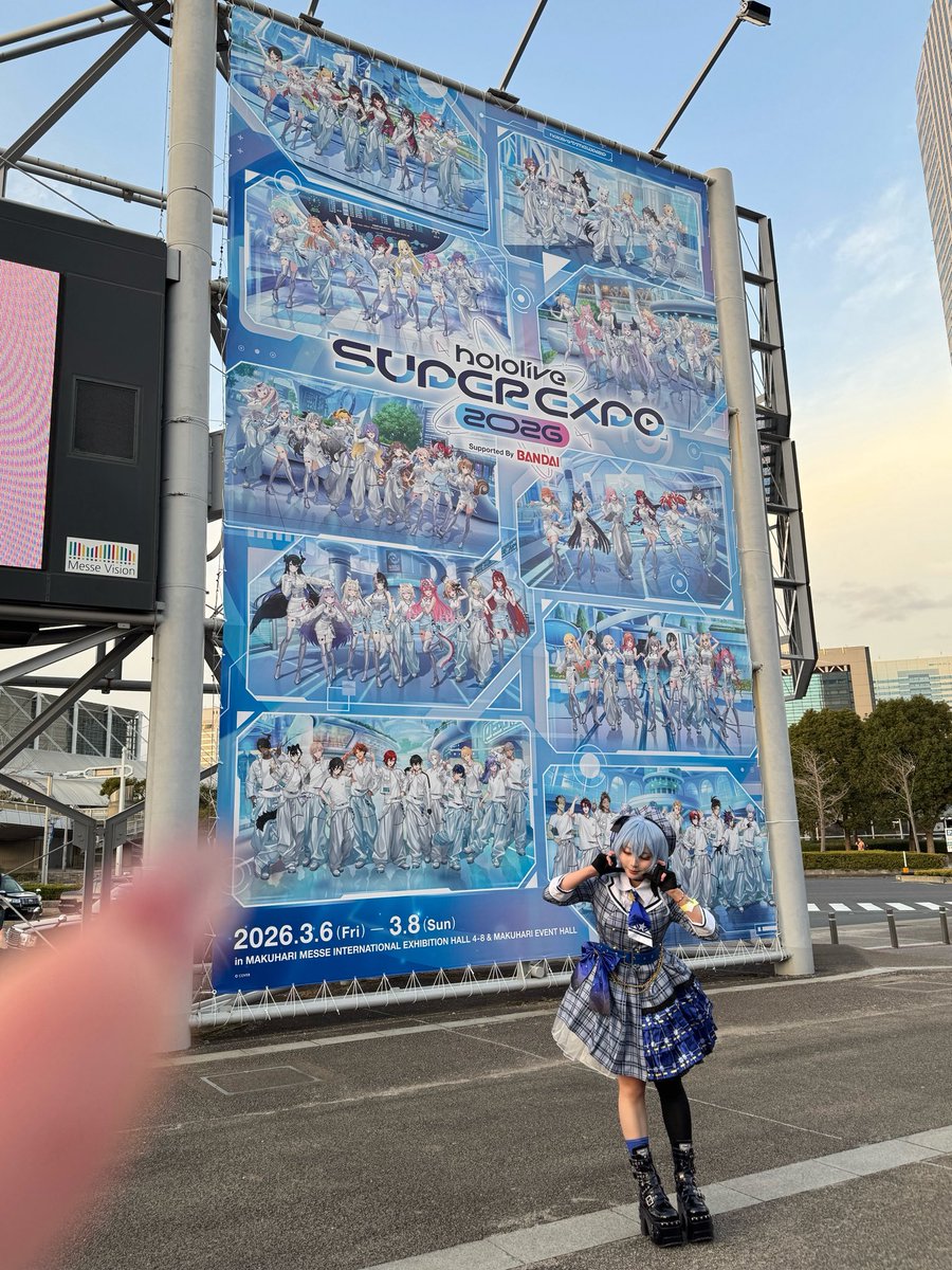 VKumama's tweet photo. 今年もすいちゃんのコスプレで参戦しました！💙
去年とはまた違う感動でした🥺✨

今日声をかけてくれた皆さん、本当にありがとうございます！💙💙💙
また明日会おうね！💜✨

#hololivefesEXPO26_DAY1
 #マリン船長見てください https://t.co/sjAaobhKEP
