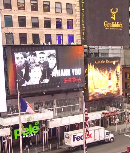 Hola chic@s, ya se puede visualizar el panel de Time Square de Santos Bravos. (Fotos ot5 y actividades del fanclub de Perú) debido a las políticas de hybe 

El panel se visualiza en el minuto 7th de cada hora es decir ( 10:07; 11:07; 12:07; etc) de nuestro horario local, la