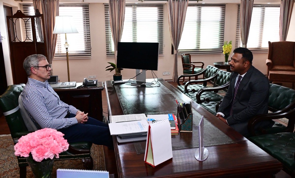 Shri Uchit Singhal (IRTS:2014) called on Shri Omar Abdullah, Hon’ble Chief Minister, J&amp;K. 
Shri Singhal briefed about the upcoming initiatives/projects being planned by Indian Railways.
The Hon’ble Chief Minister also presented a letter of appreciation for his work as Sr.