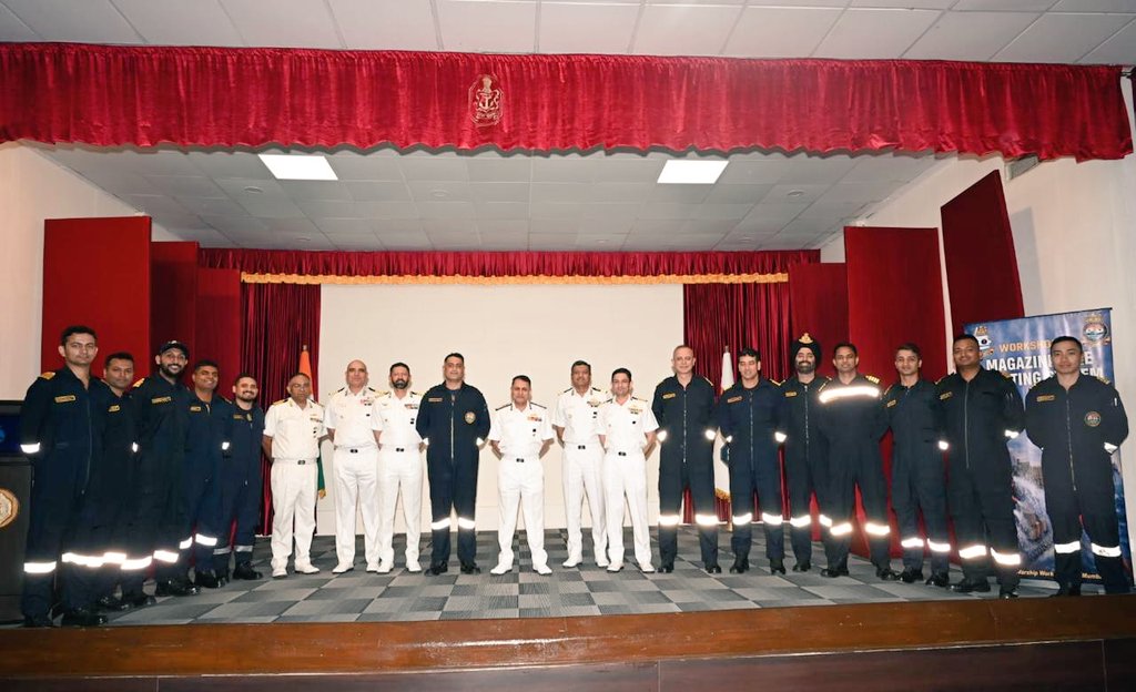 IN_HQSNC's tweet photo. #TrainingFridays
RAdm Vidyadhar Harke, #INFOST chaired an interactive session conducted by WWT Mumbai @IN_WNC with Ship's crew of @IN_WesternFleet and #22KS on Fire Fighting Systems and Safety. Reinforcing Op Preparedness and Safety.
#FieldTraining 
#TrainAsYouFight 
‘प्रशिक्षण परिश्रम श्रेष्ठता’

@indiannavy
@IndiannavyMedia
@DefPROMumbai